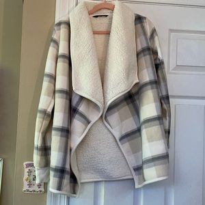 Plaid comfy cardigan for the winter